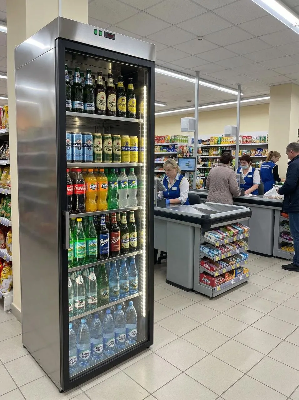 Холодильный шкаф «Дюссельдорф» со стеклянной дверью